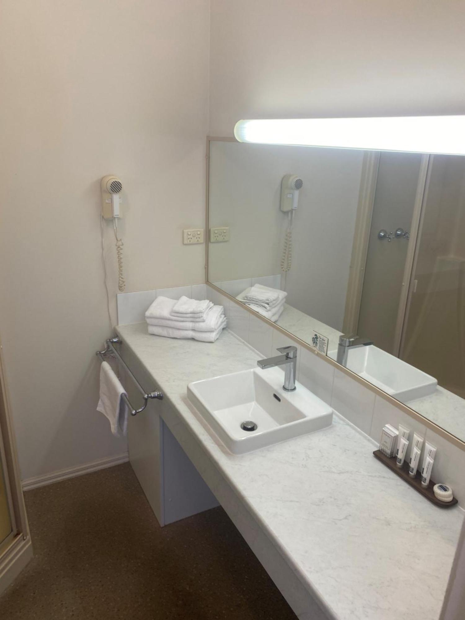 Deniliquin Country Club Motor Inn Exterior foto