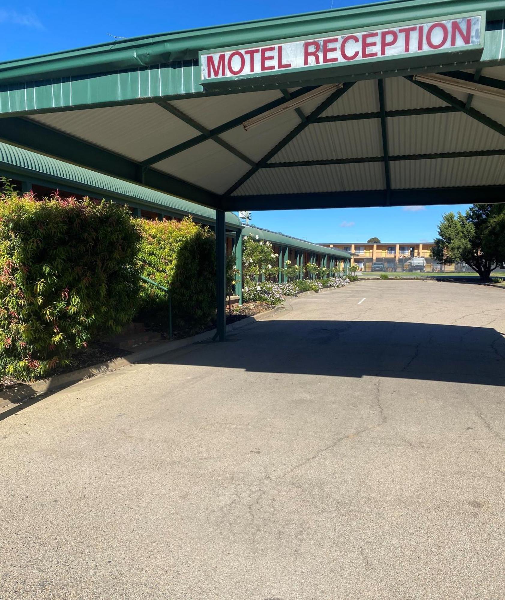 Deniliquin Country Club Motor Inn Exterior foto