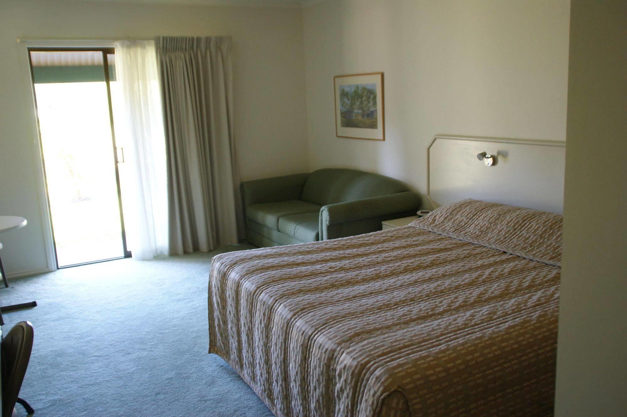 Deniliquin Country Club Motor Inn Exterior foto