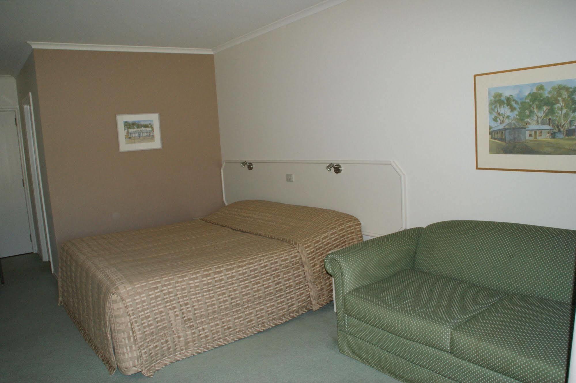 Deniliquin Country Club Motor Inn Exterior foto